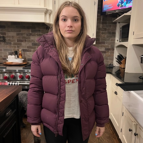 Aritzia TNA burgundy SuperPuff puffer Jacket - Picture 3 of 5